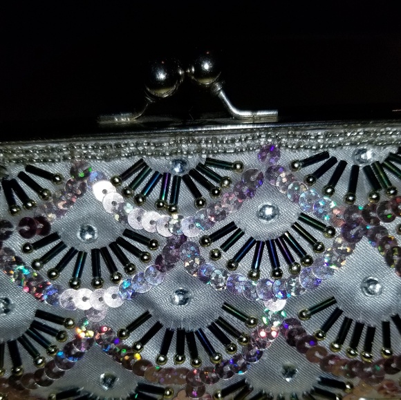 Beaded Clutch *sparkly!* - Picture 4 of 5